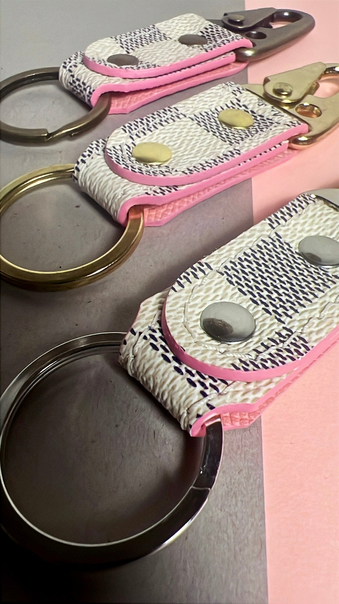 Knox keychain|damier azur&soft pink